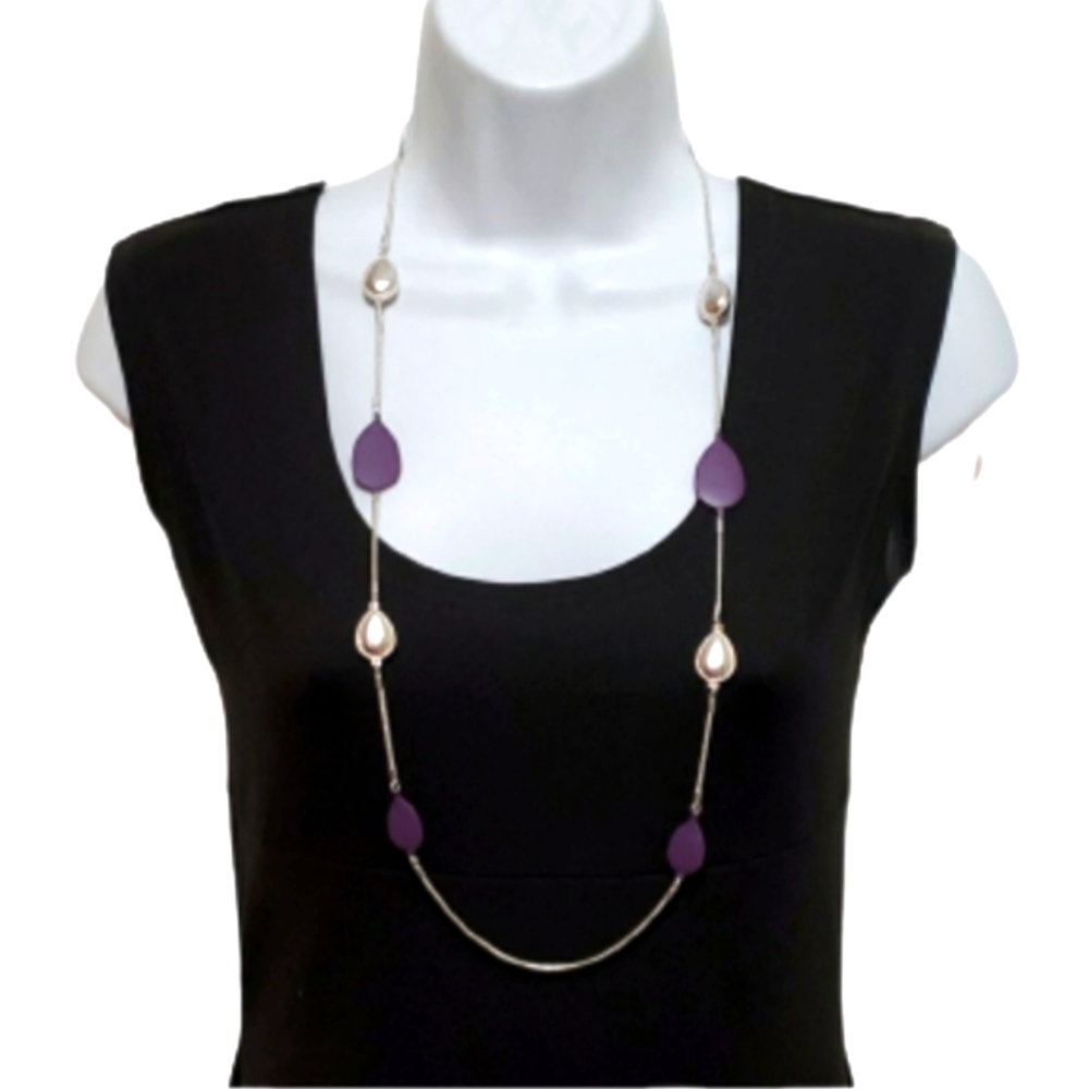 NWT Tear Drop Shaped Long Necklace